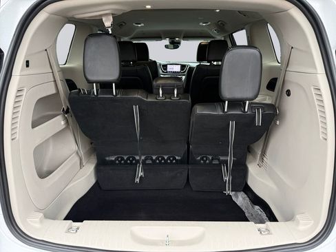 Certified 2024 Chrysler Pacifica Touring-L image 22