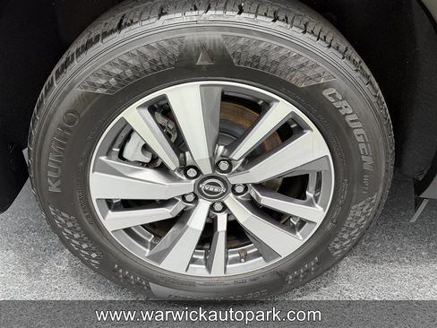 Used 2023 Nissan Pathfinder SL w/ Black Appearance Package AWD/4WD image 18