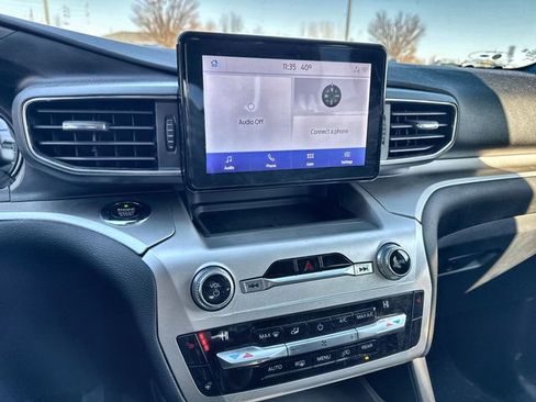 Used 2021 Ford Explorer XLT w/ Equipment Group 202A image 16