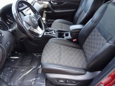 Used 2022 Nissan Rogue Sport SV w/ Technology Package image 1
