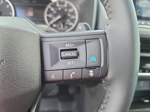 Used 2025 Nissan Rogue SV FWD image 19