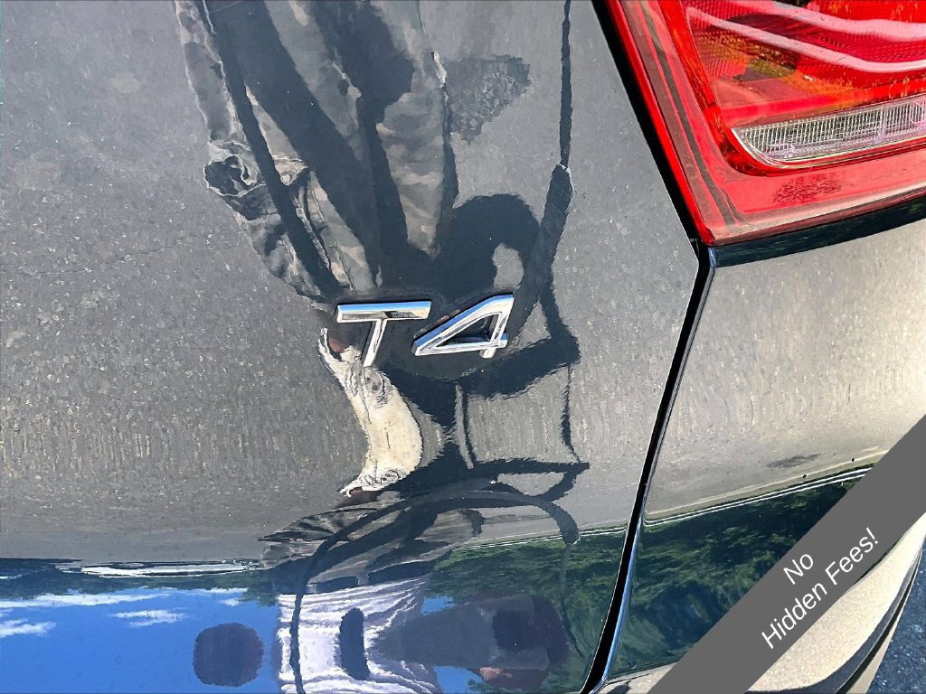 Used 2021 Volvo XC40 T4 Momentum FWD image 7