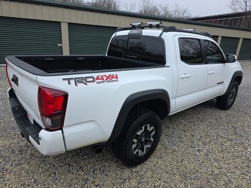 Certified 2019 Toyota Tacoma TRD Off-Road w/ Technology Package AWD/4WD image 6
