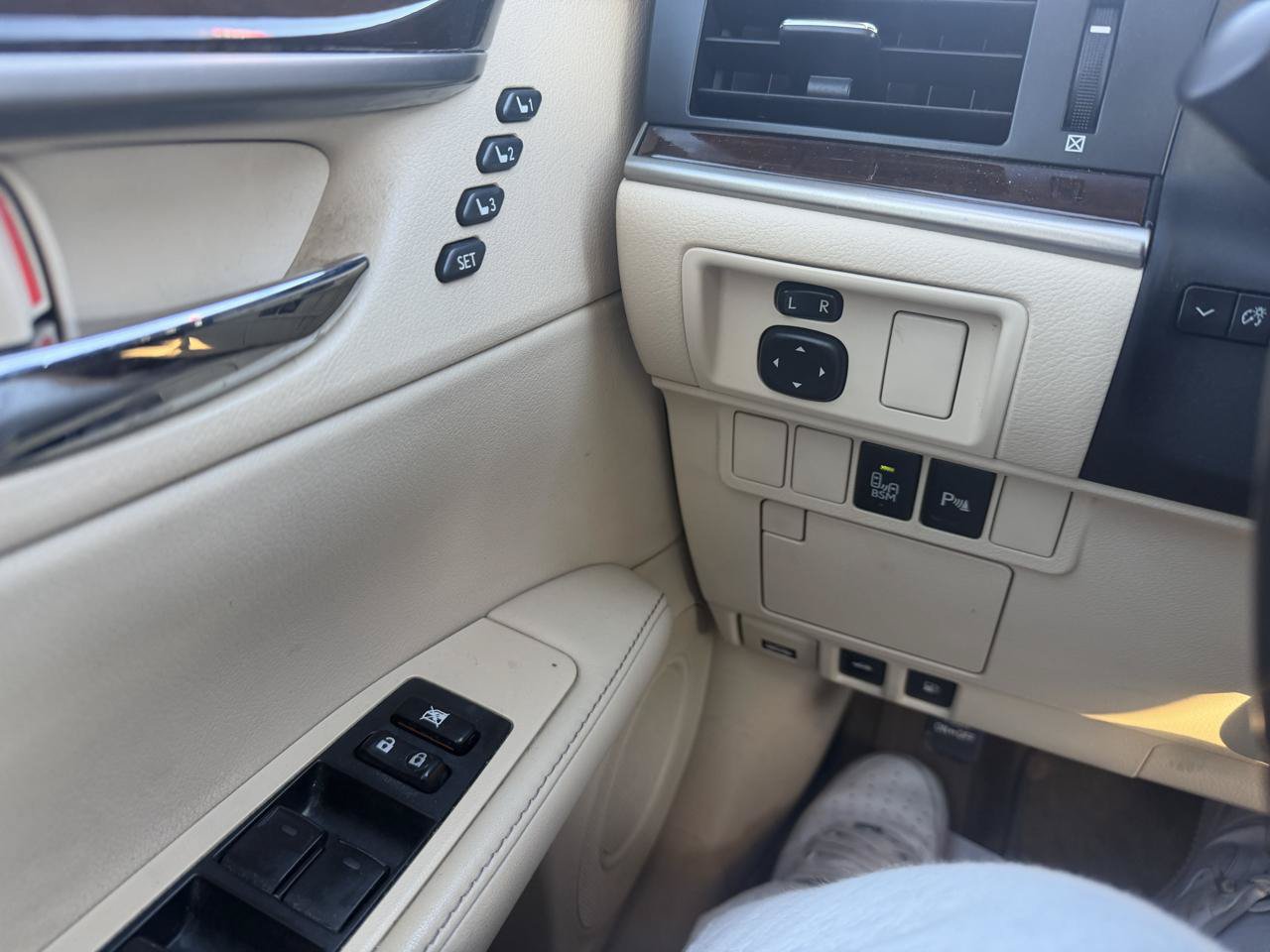 Used 2014 Lexus ES 350 w/ Luxury Package FWD image 27
