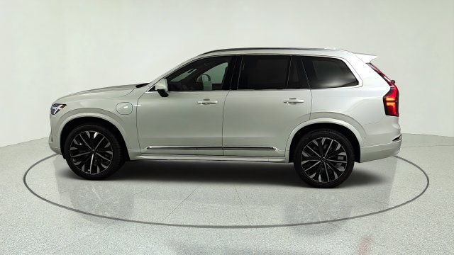 New 2026 Volvo XC90 T8 Plus w/ Protection Package AWD/4WD image 4