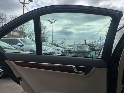 Used 2011 Mercedes-Benz C 300 C 300 Luxury Sedan 4D image 10