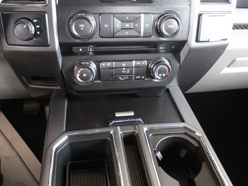 Used 2018 Ford F150 XLT AWD/4WD image 11