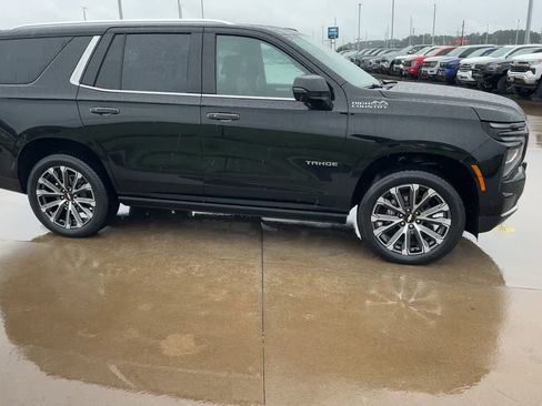 Used 2025 Chevrolet Tahoe High Country AWD/4WD image 9