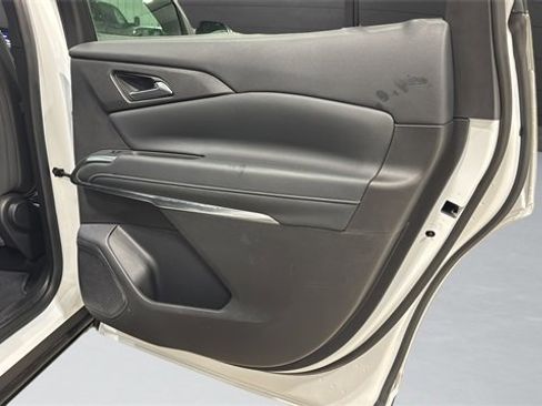 Used 2025 Chevrolet Traverse LT image 31