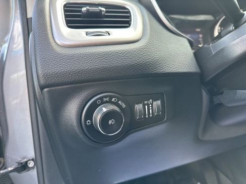 Used 2018 Jeep Compass Latitude w/ Popular Equipment Group image 24