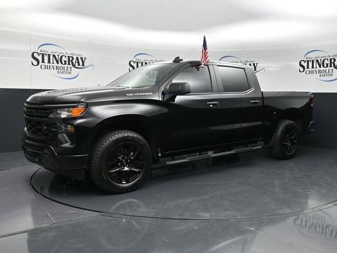 Certified 2025 Chevrolet Silverado 1500 Custom w/ LPO, Dark Essentials Package AWD/4WD image 4