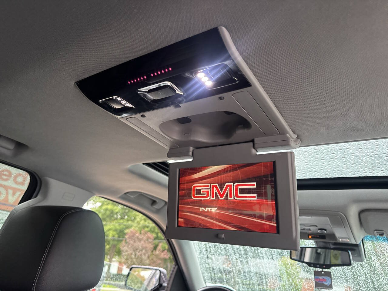 Used 2016 GMC Yukon XL SLT w/ Open Road Package AWD/4WD image 16