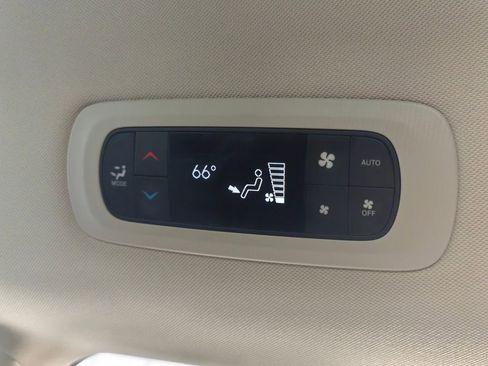 Used 2024 Chrysler Pacifica Touring-L FWD image 28
