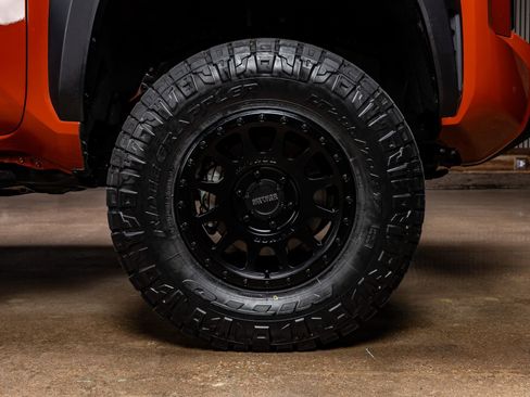 Used 2025 Toyota Tacoma TRD Off-Road image 12