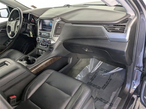 Used 2017 Chevrolet Suburban LT image 5