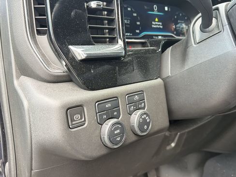 Used 2023 Chevrolet Silverado 1500 LT AWD/4WD image 9