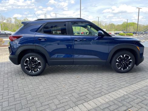 Used 2023 Chevrolet TrailBlazer LT w/ Convenience Package FWD image 6