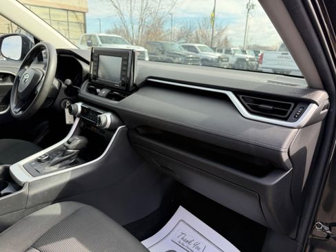 Used 2021 Toyota RAV4 LE image 22