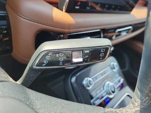 Used 2023 Lincoln Nautilus Reserve AWD/4WD image 16