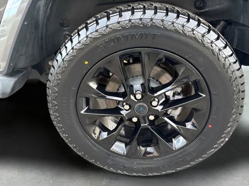 Used 2024 Jeep Wrangler Unlimited Sahara w/ Technology Group image 10