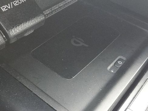 Used 2019 Toyota Camry XLE image 12