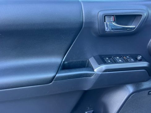 Certified 2022 Toyota Tacoma TRD Off-Road w/ TRD Premium Off Road Package AWD/4WD image 12