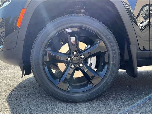 New 2025 Jeep Grand Cherokee Altitude image 10