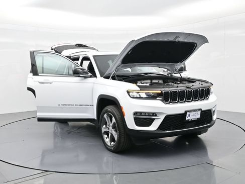 Used 2025 Jeep Grand Cherokee Limited 4xe w/ Luxury Tech Group II AWD/4WD image 25