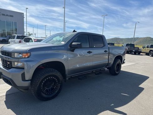 Used 2020 Chevrolet Silverado 1500 Custom w/ Custom Value Package image 4