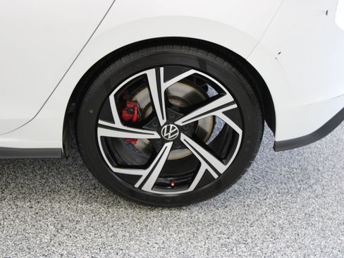 Used 2024 Volkswagen GTI SE FWD image 10