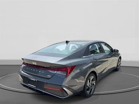 New 2026 Hyundai Elantra Limited FWD image 4