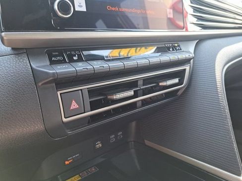 Used 2025 Toyota Camry SE w/ Convenience Package FWD image 18
