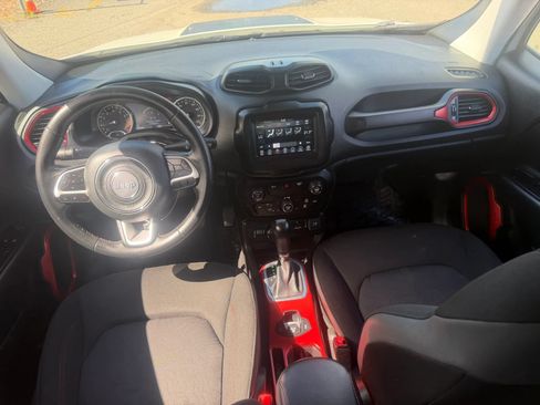 Used 2019 Jeep Renegade Trailhawk w/ LED Lighting Group AWD/4WD image 16