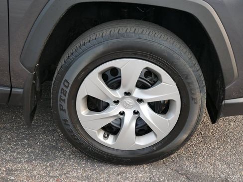 Used 2022 Toyota RAV4 LE AWD/4WD image 8