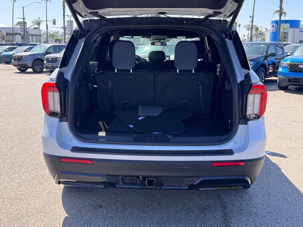 Used 2026 Ford Explorer ST-Line RWD image 13
