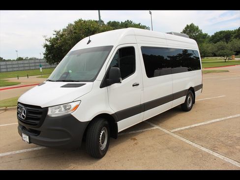 Used 2025 Mercedes-Benz Sprinter 2500 image 1