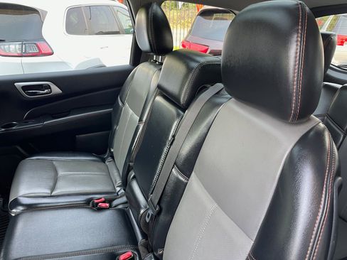 Used 2019 Nissan Pathfinder SL image 15