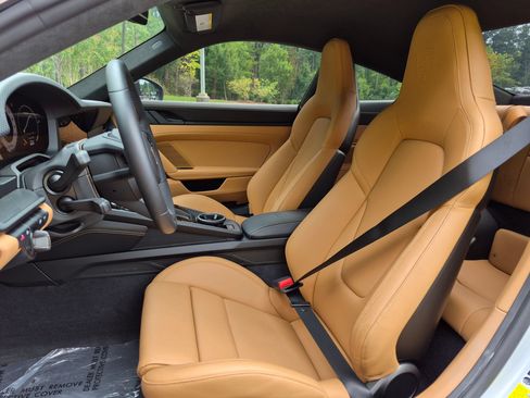 Certified 2025 Porsche 911 GT3 RWD image 5