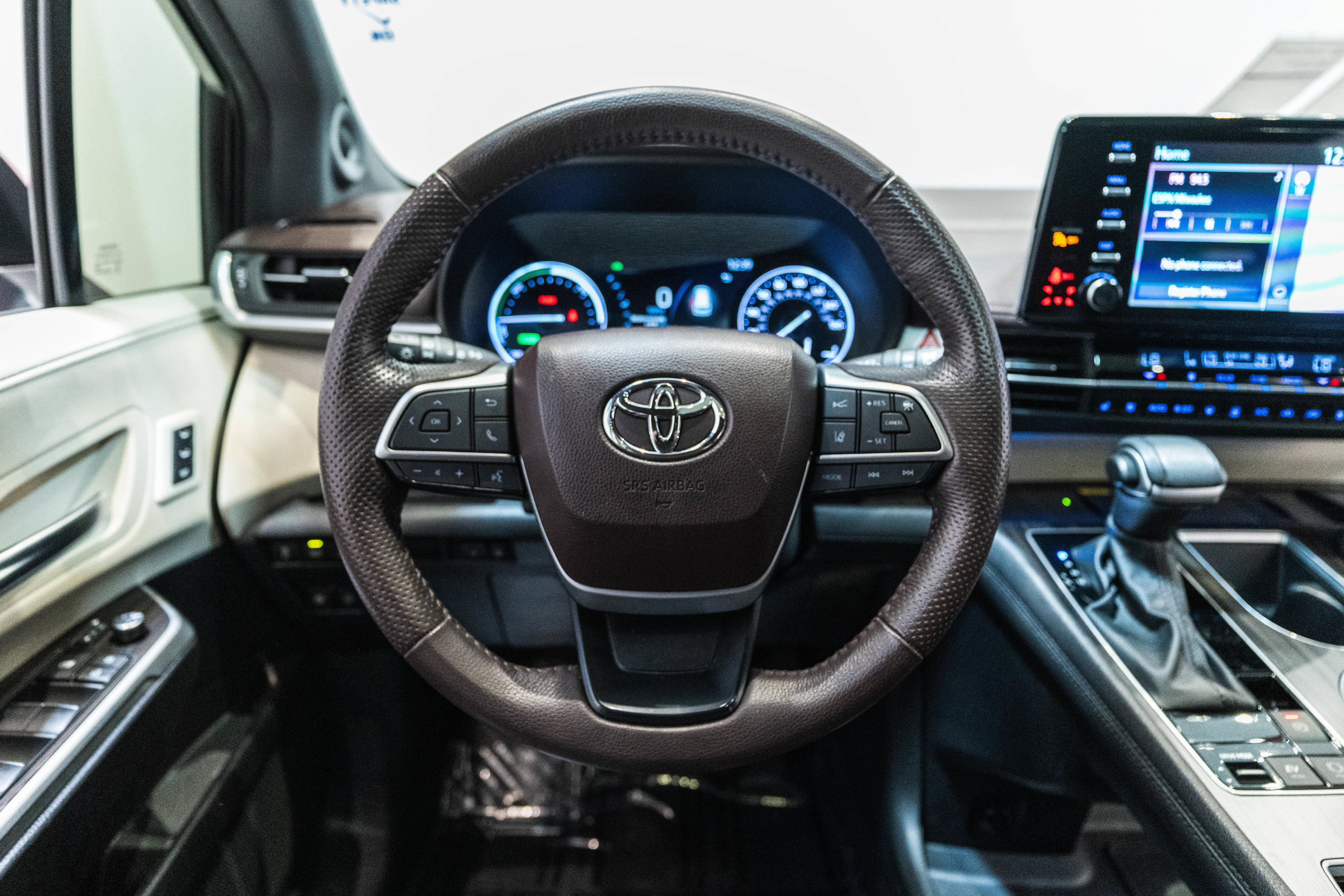 Used 2023 Toyota Sienna Platinum FWD image 16