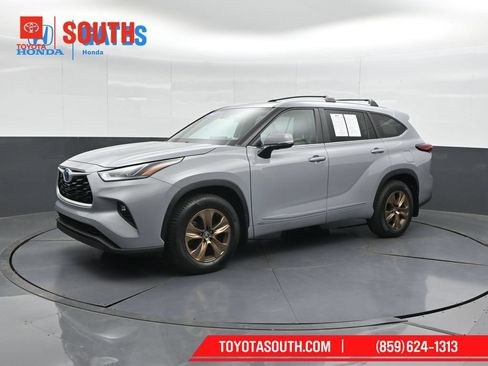Used 2023 Toyota Highlander Bronze Edition AWD/4WD image 6