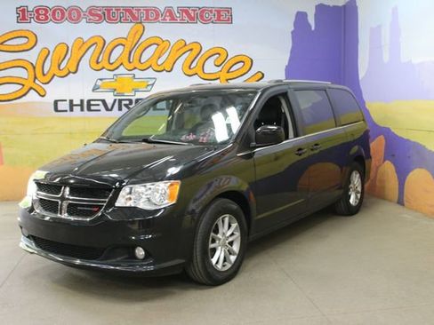 Used 2019 Dodge Grand Caravan SXT FWD image 2