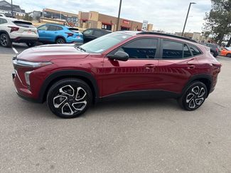 Used 2024 Chevrolet Trax RS w/ Sunroof Package FWD video 2