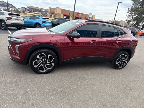 Used 2024 Chevrolet Trax RS w/ Sunroof Package image 2
