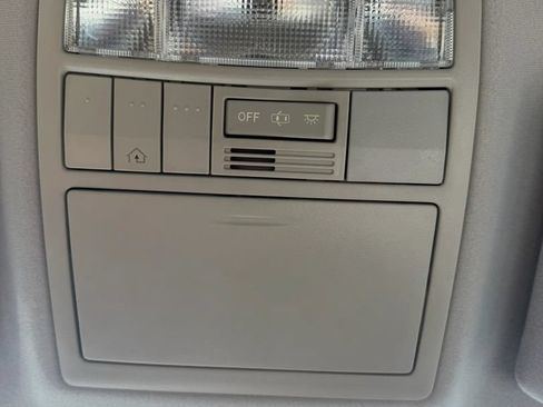 Used 2012 Toyota Venza XLE FWD image 29