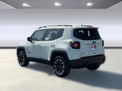 Used 2023 Jeep Renegade Latitude AWD/4WD image 3