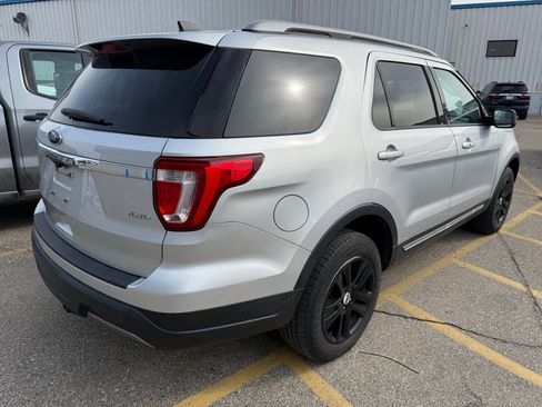 Used 2019 Ford Explorer XLT image 2