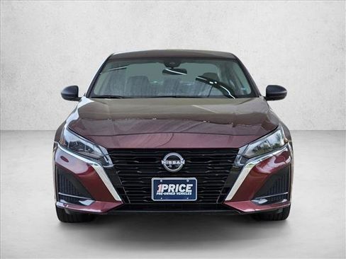 Used 2025 Nissan Altima 2.5 SV image 2