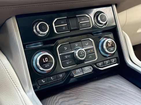 Used 2023 GMC Yukon XL Denali AWD/4WD image 21