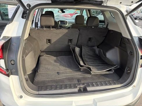 Used 2022 GMC Terrain SLE w/ Driver Convenience Package image 27