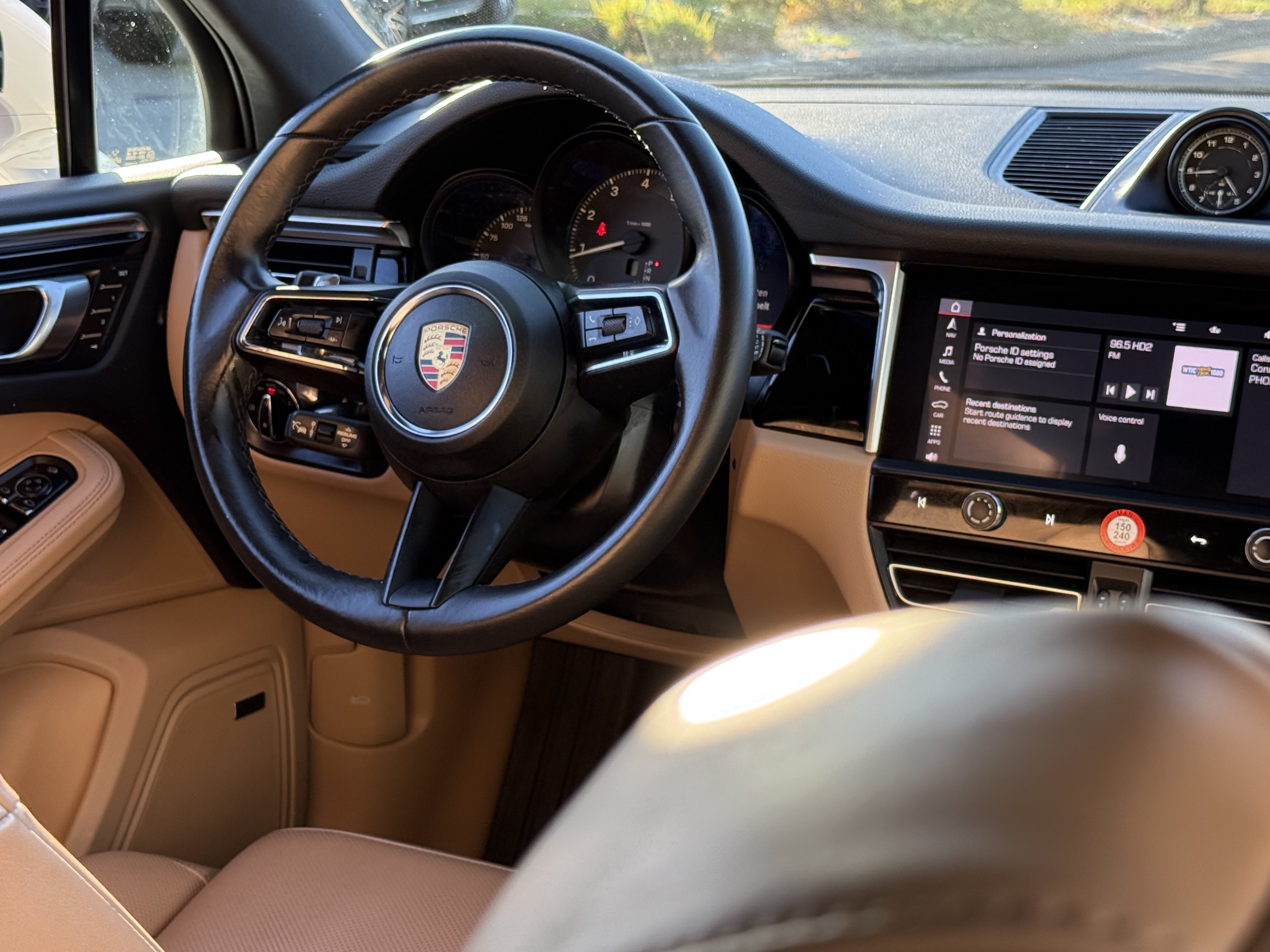 Certified 2023 Porsche Macan AWD/4WD image 22